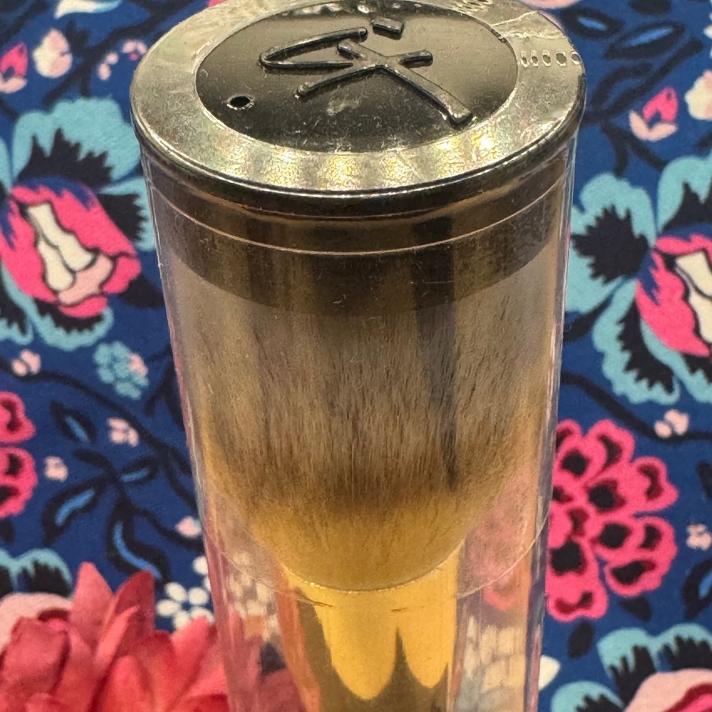 It cosmetics heavenly luxe buffing foundation cosmetic brush - Picture 2 of 8